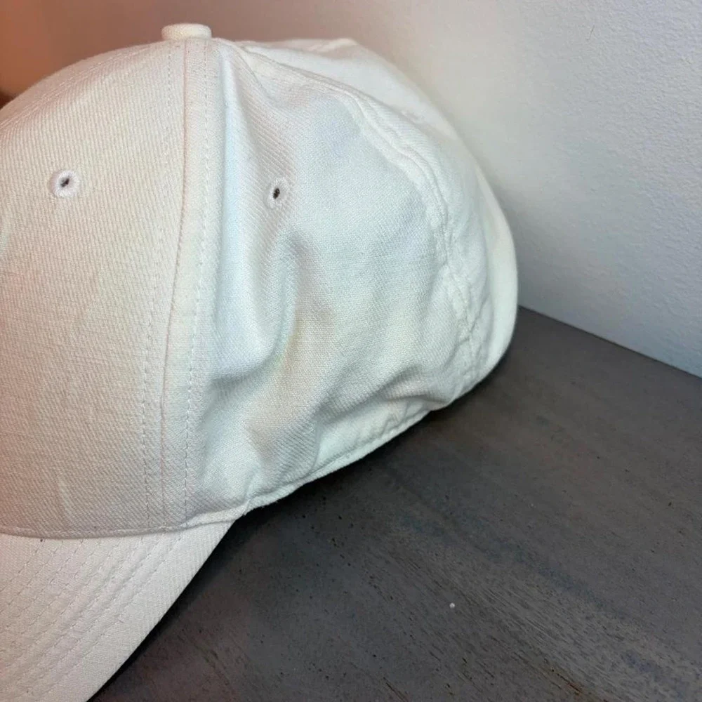 'Nike vintage fall 2010 white University of Iowa Hawkeyes cap